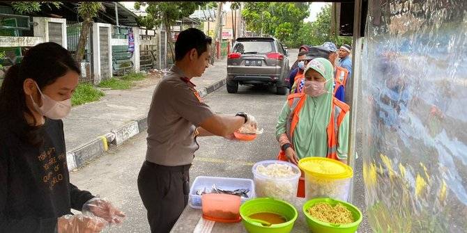 Perwira Polisi Riau Berhati Mulia, Sisihkan Gaji Bikin Warung Makan Gratis Warga Miskin