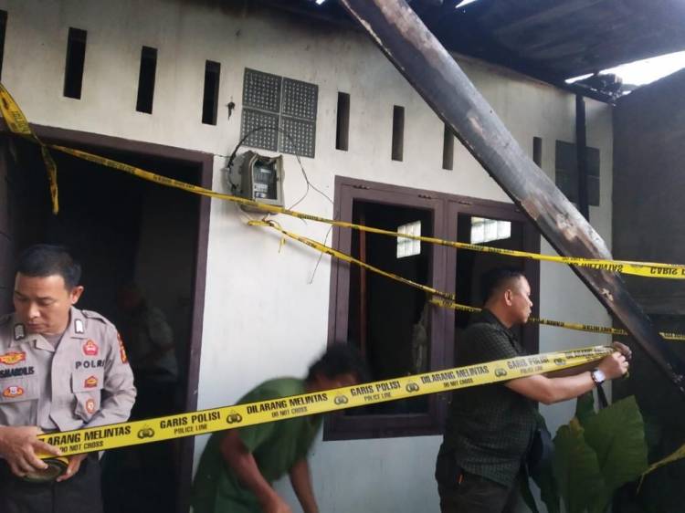 Gara-gara Sampah, Rumah Tetangga di Pekanbaru Jadi Terbakar.