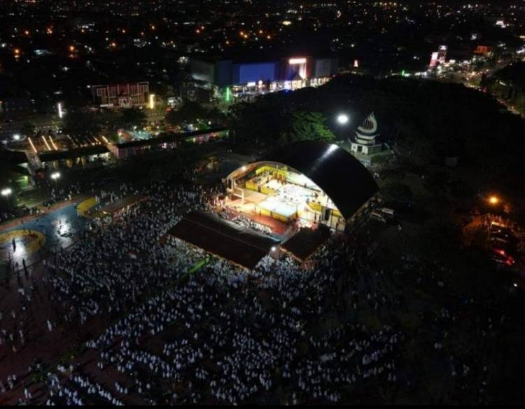 Dumai Bershalawat, Ribuan Orang Padati Taman Bukit Gelanggang