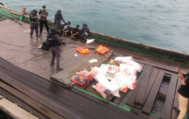 Narkoba Dibuang di Laut, Kemudian Jaringan Mafia Datang Menjemput