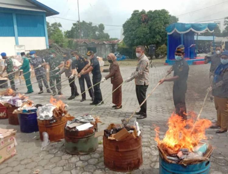 Bea Cukai Dumai Musnahkan Barang Tangkapan Senilai Rp3,5 Miliar