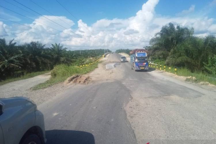 Silpa Capai Rp1 T, Kondisi Jalan Propinsi Riau 40 Persen Rusak