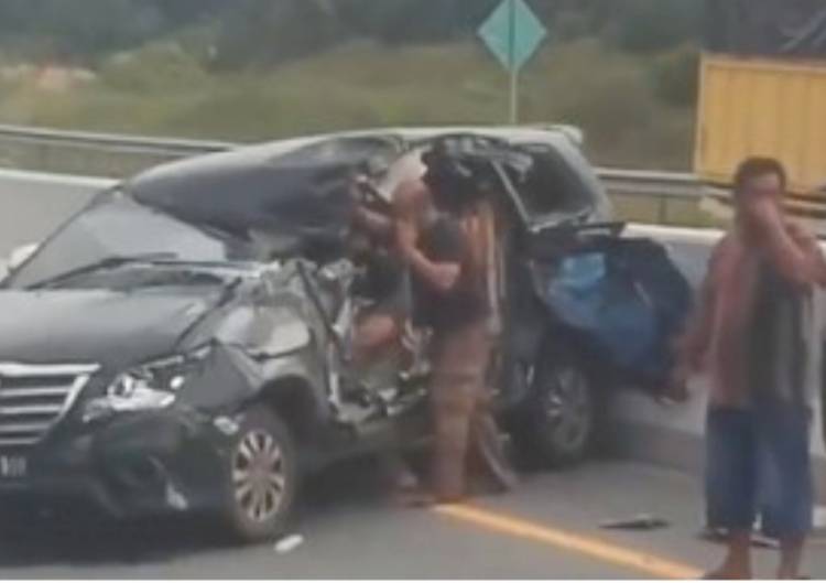 Tabrakan di Tol Pekanbaru-Dumai, Penumpang Kijang Innova Luka-luka