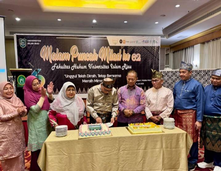 Milad ke-62 FH UIR Dirayakan di Melaka, Lantunkan Puisi untuk Prof H Syafrinaldi