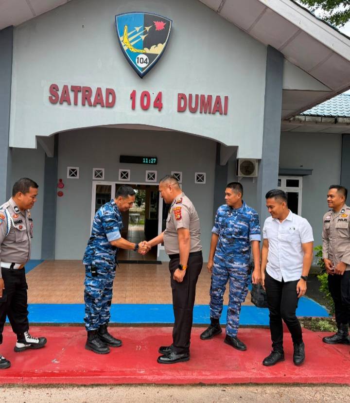 Perkuat Sinergi TNI-POLRI, Kapolsek Bukit Kapur Silaturahmi ke Satrad 104/Dumai