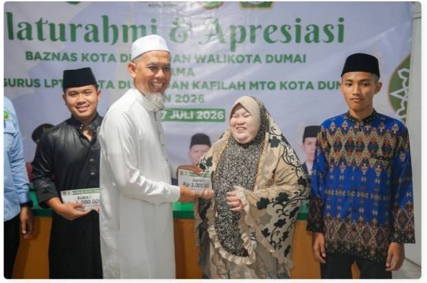 Walikota Dumai Serahkan Apresiasi Kafilah MTQ Berprestasi