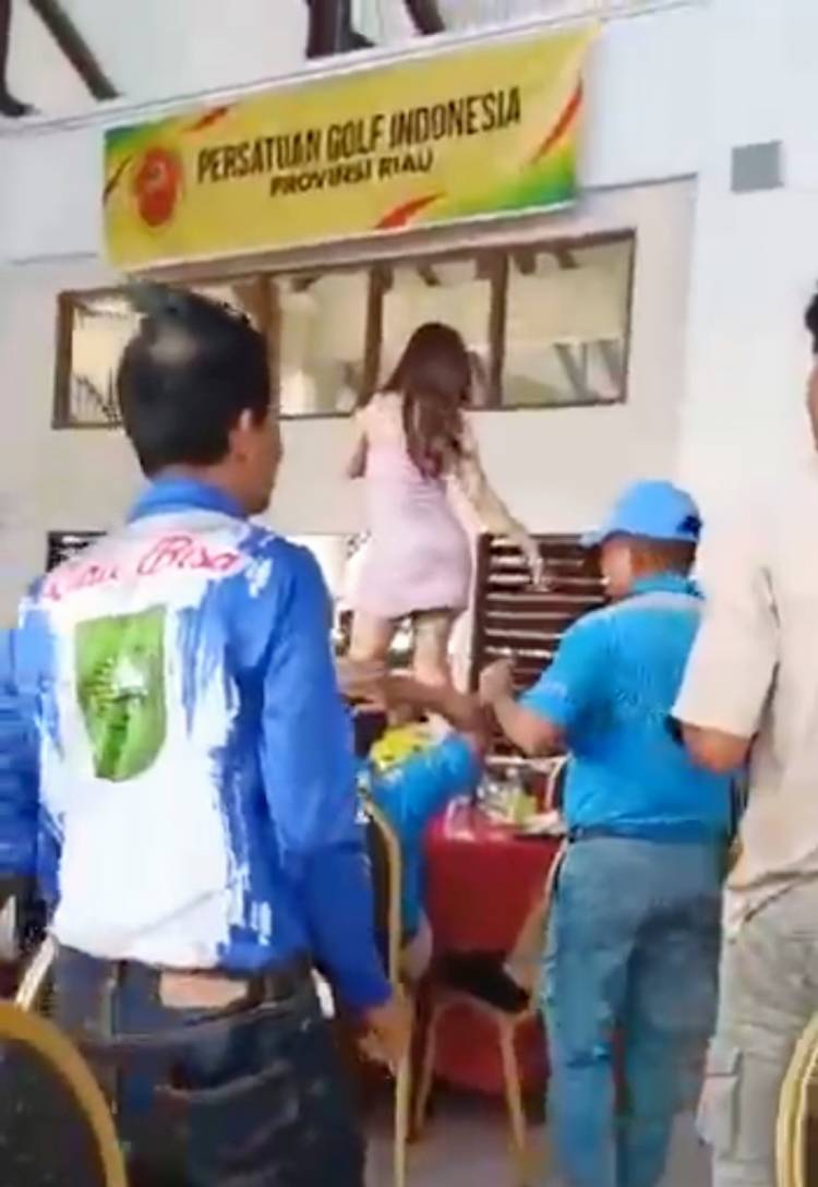 Panitia Turnamen Golf HUT Riau, Tamrin: Saya Tidak Bisa Larang