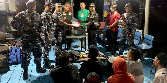Lewat Jalur Ilegal, 9 WNI dan 1 WNA  Diamankan TNI AL Selat Panjang