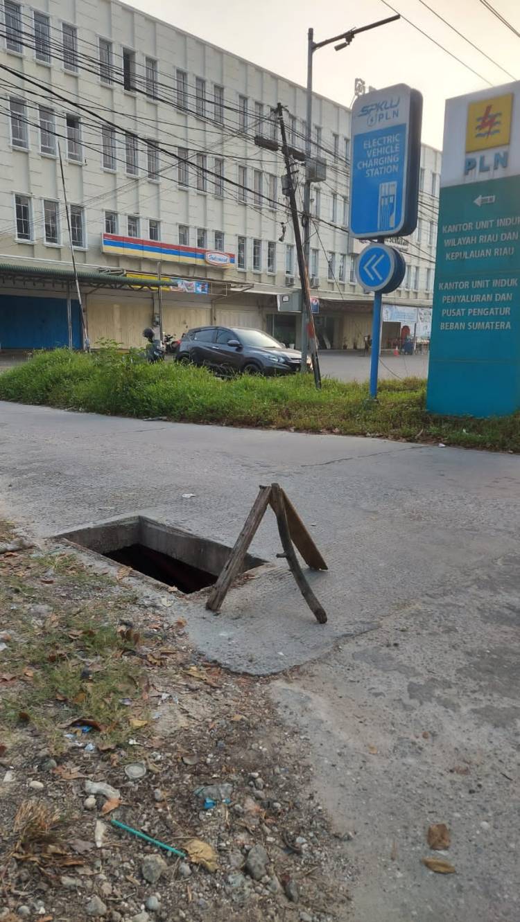 Box Curvert Jalan Tuanku Tambusai, Gang Musyawarah Membahayakan Pengendara