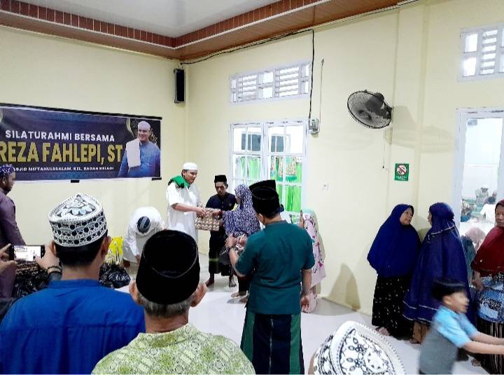 Silaturrahmi di Bagan Keladi, Reza Fahlepi Bantu Dhuafa dan Anak Yatim