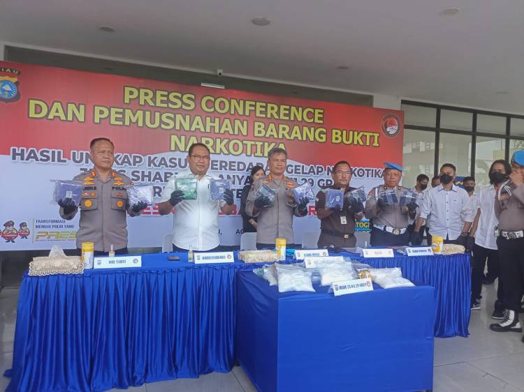 Polda Riau Bongkar Sindikat Narkoba Internasional, 23,6 Kilogram Sabu Disita, 2 Pelaku Ditangkap di Dumai