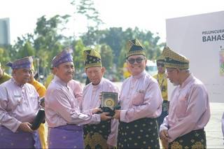 Hadiri Perayaan HUT Riau ke-66, Mantan Gubri Sebut Riau Banyak Kemajuan