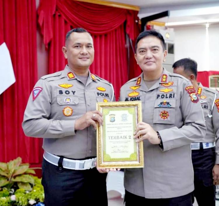 Kasatlantas Polres Kepulauan Meranti, AKP Boy Setiawan Terima Penghargaan Kapolda Riau