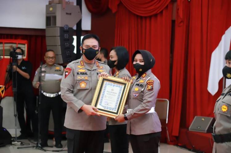 Hut Polwan, Kasat Lantas Polres Dumai Raih Penghargaan dari Kapolda Riau
