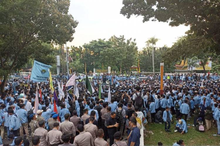 Ribuan Mahasiswa Riau Desak Pemerintah Batalkan Kenaikan Harga BBM