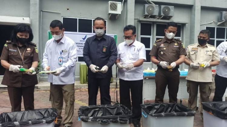 Kosmetik dan Makanan Ilegal Senilai Rp 1,6 M Dimusnahkan BPOM Pekanbaru