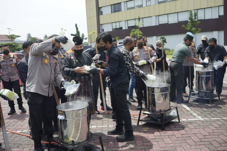 243 Kilogram Sabu-sabu dan 405.527 Butir Pil Ekstasi Dilarutkan dalam Air