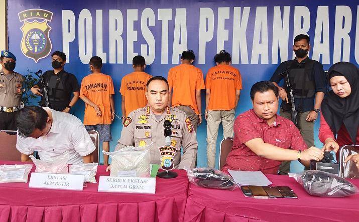 Lewat Pesan WhatsApp, Napi Kendalikan Peredaran Narkoba di Pekanbaru