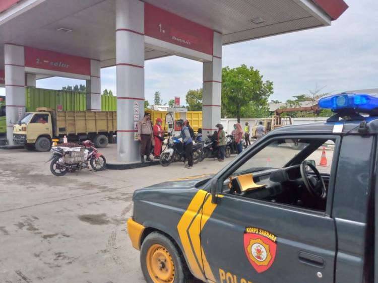 Polresta Pekanbaru Turunkan Personel di Sejumlah SPBU