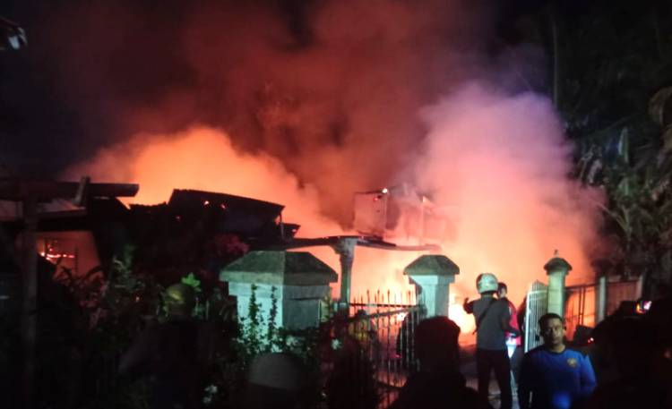 Sijago Merah Mengamuk di Duri, 1 Rumah Permanen, 1 Unit Mobil dan Beberapa Unit Sepeda Motor Ludes Terbakar