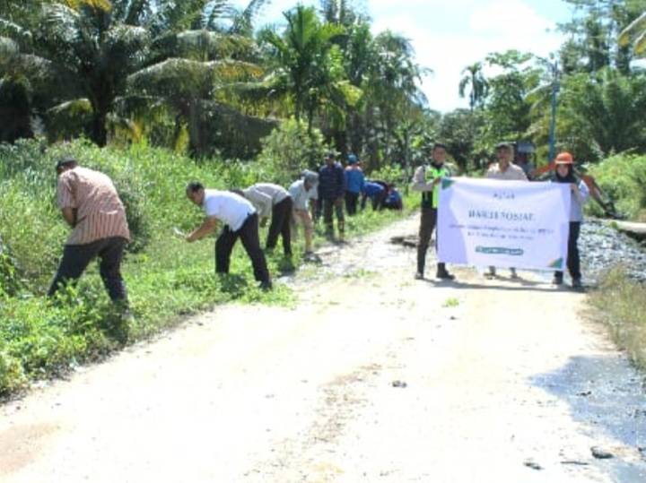 Apical Group Gelar Bakti Sosial Bersama Warga Lubuk Gaung Dumai
