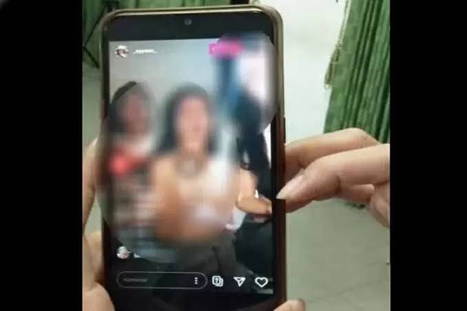 Busyet!!! Diputusin, Foto Bugil Pacar Disebarkan ke Group WhatsApp