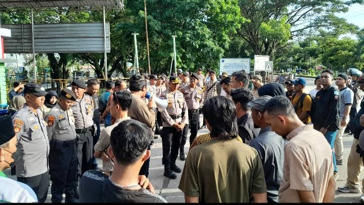 Demonstran Minta Pertamina Dumai Transparan dan Jamin Keselamatan Warga