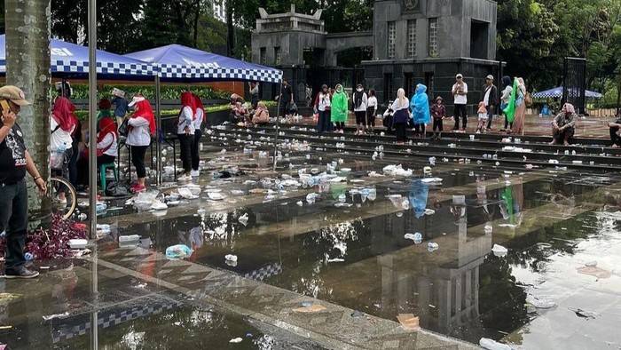 Viral, Sampah Berserakan Setelah Acara Relawan Jokowi di GBK
