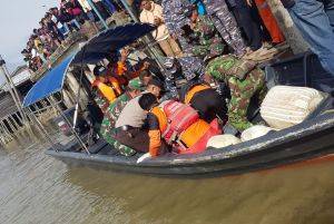Perahu Dihantam Gelombang. Tim SAR Berhasil Temukan Suri, Suaminya Masih Dalam Pencarian