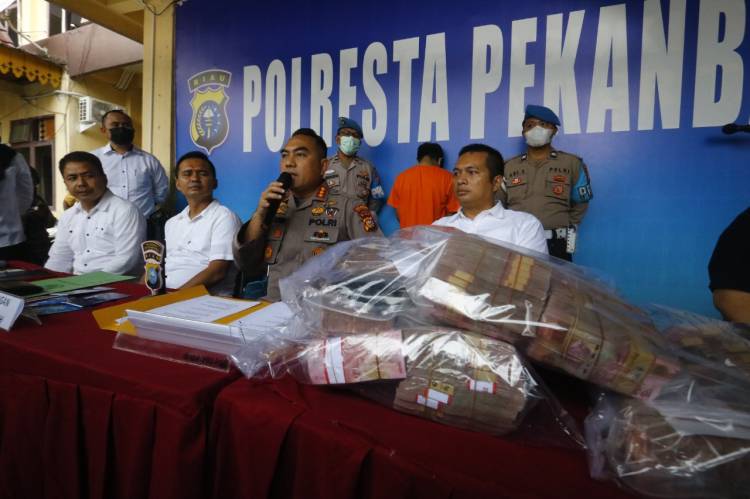 Uang Tunai Rp3,2 Miliar Ditemukan Saat Penangkapan Bandar Narkoba Bengkalis