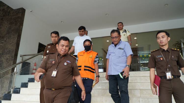 Kejati Riau Tahan Teller dan Customer Service Bank Riau Kepri Syariah