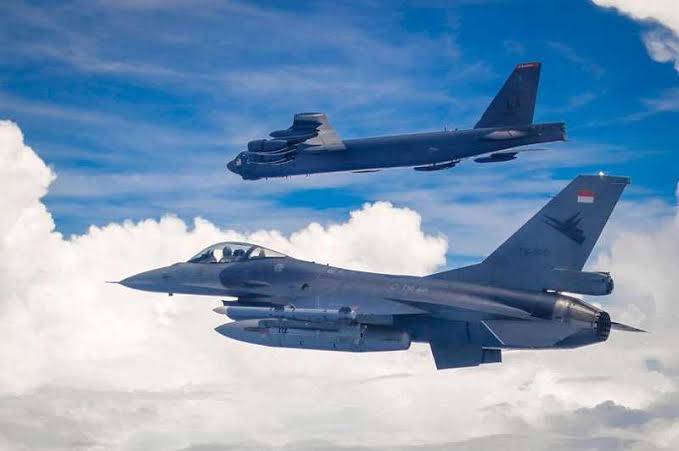 Pesawat Perang Indonesia dan Singapore Bertempur di Langit Pekanbaru