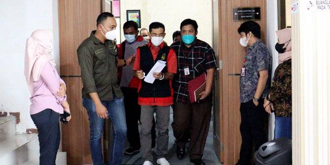 Jadi Tersangka Dugaan Korupsi Belanja Oksigen, 2 Mantan Direktur RSUD Rohul Ditahan