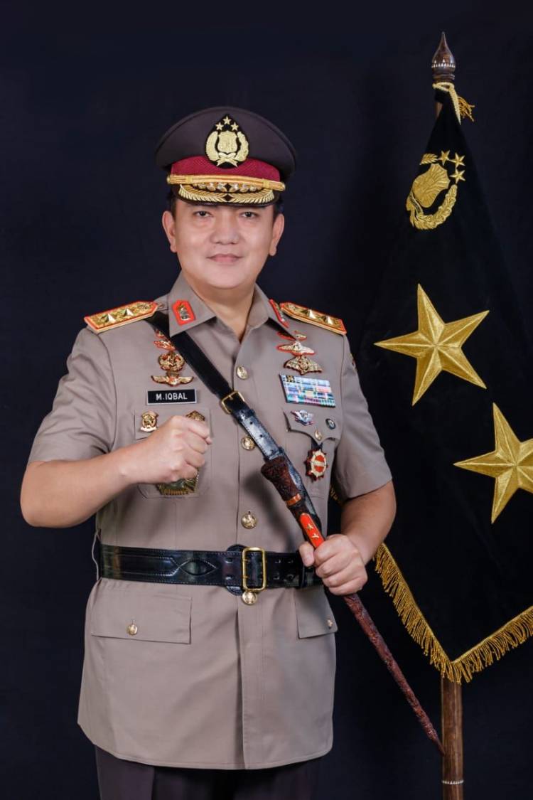 Nakhodai Polda Riau, Irjen Pol Iqbal Terima Tongkat Komando
