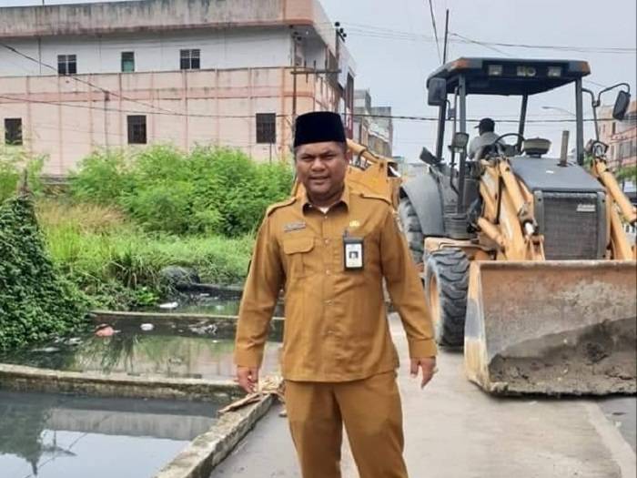 Alat Berat Layani Masyarakat