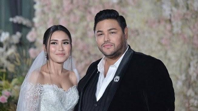 Ayu Ting Ting Akui Hamil Duluan, Ivan Gunawan Kelabakan