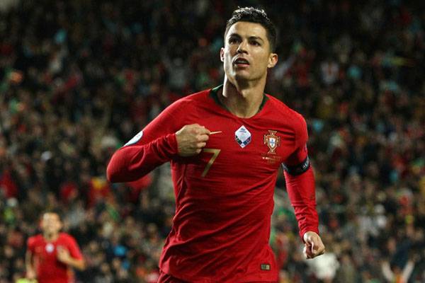 Luar Biasa, Ronaldo Donasikan Jersey untuk Bantu Korban Gunung Berapi