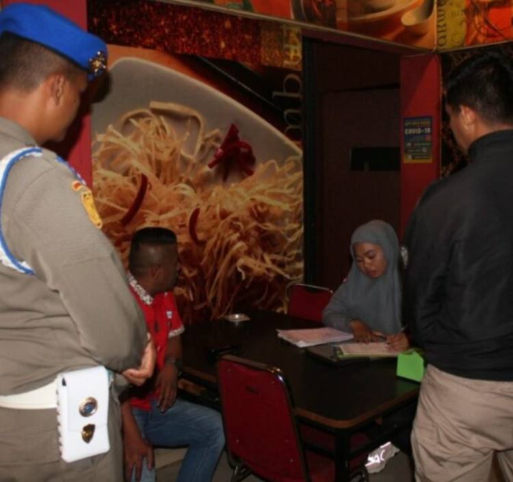 Langgar Jam Operasional, Satpol PP Hentikan Aktifitas Tempat Hiburan Malam