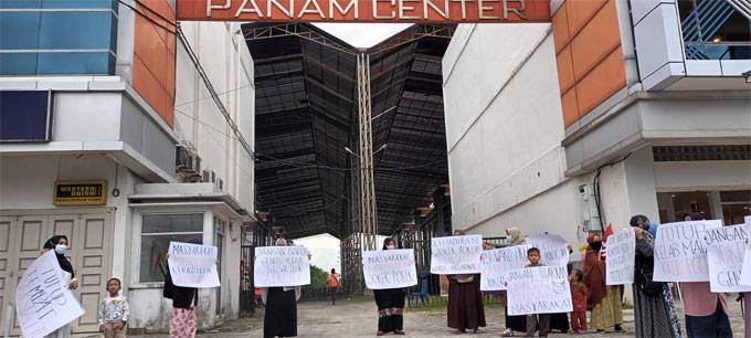 Pup dan KTV Joker Poker Tak Bergeming Meski Didemo Ibu-ibu Majelis Taklim