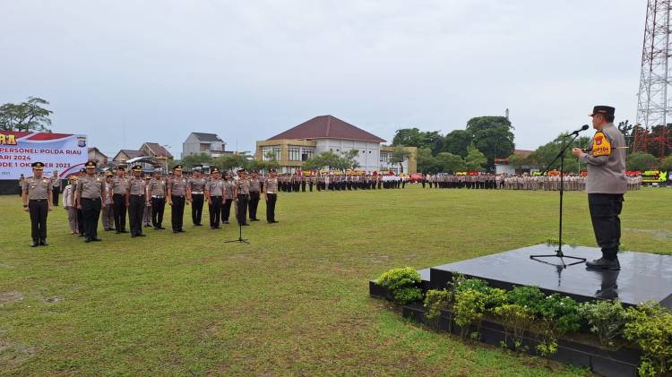 Hari ini, 808 Personel Polda Riau Naik Pangkat, 6 PNS Dapat Penghargaan