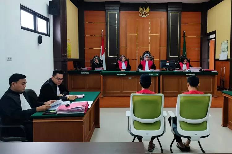 Kakak Dituntut Mati dan Adik Seumur Hidup