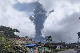 Gunung Merapi Sumbar Erupsi, 6 Orang Pendaki Asal Riau Belum Ditemukan