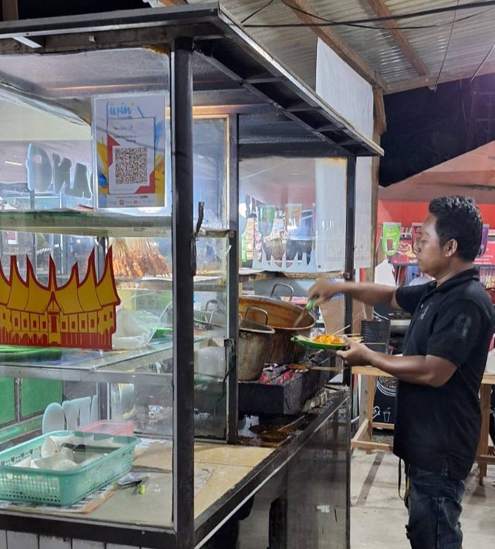 Menjadi Mitra Apical, dari Dagang Berkeliling, Sate Minang Saiyo Kini Punya Kios