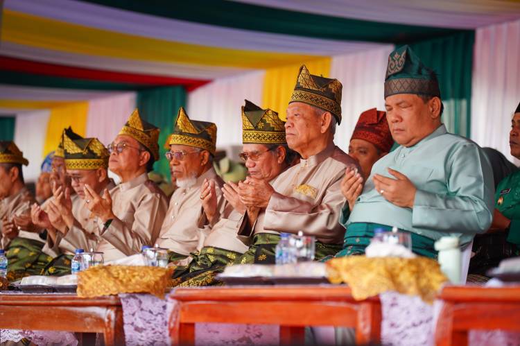 Gubri dan Wagubri "Tampak Mesra" di HUT Riau ke 68